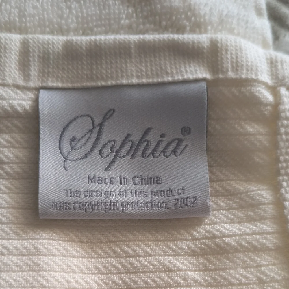 Elegant Cream Hand Towels with Embroidered Design